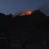 宮崎市の山火事鎮火の目途たたず　あす午前6時半から消火活動再開